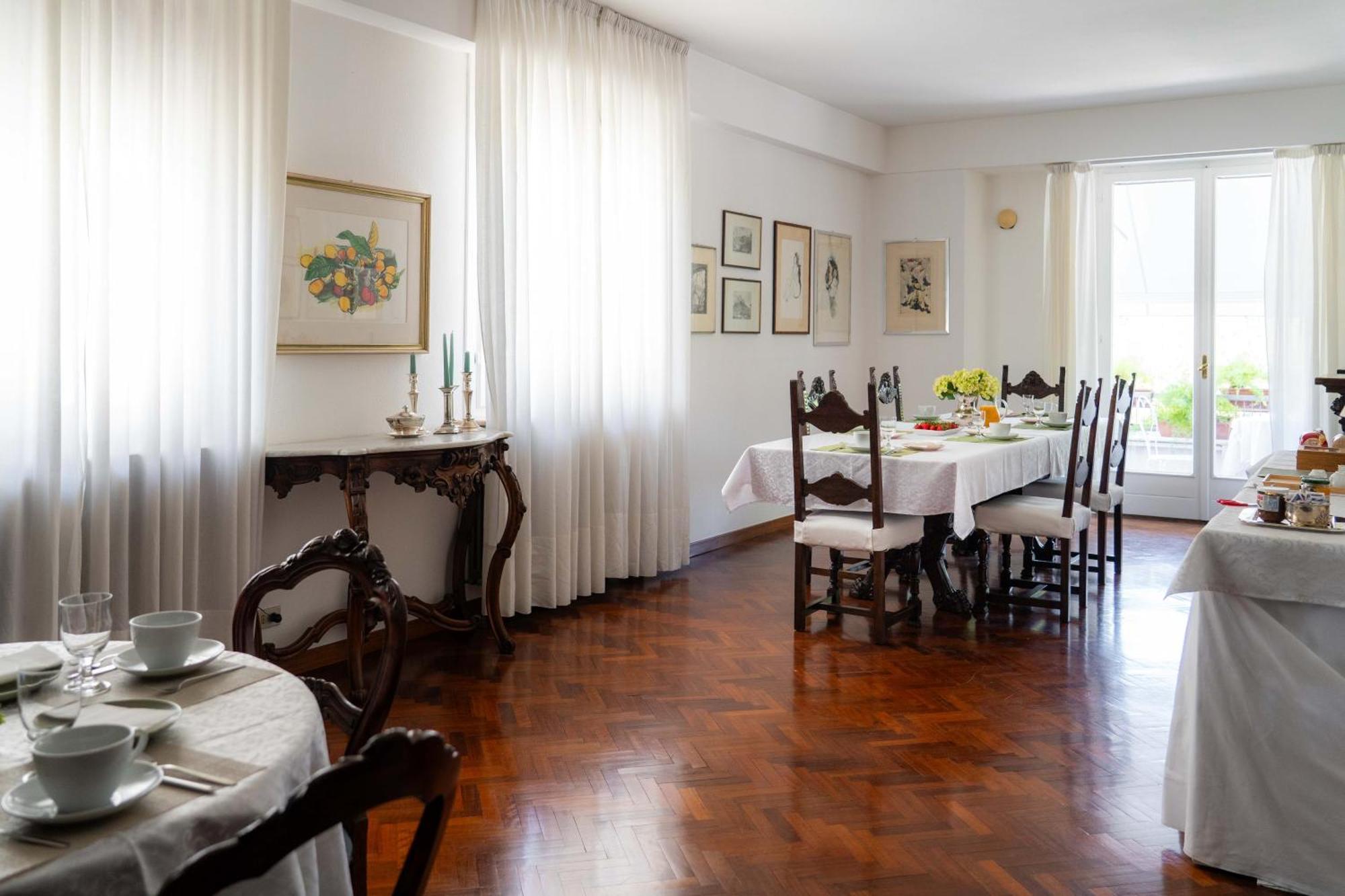 Casa Di Anna Apartment เปซาโร ภายนอก รูปภาพ